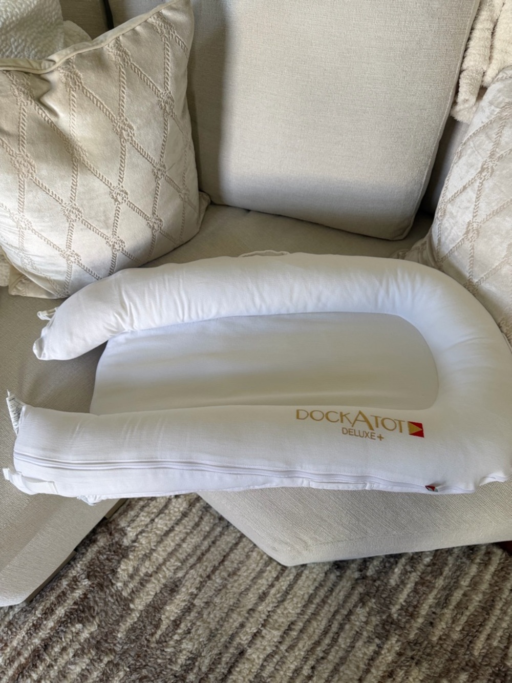 DOCK A TOT Deluxe+ White Infant Lounger